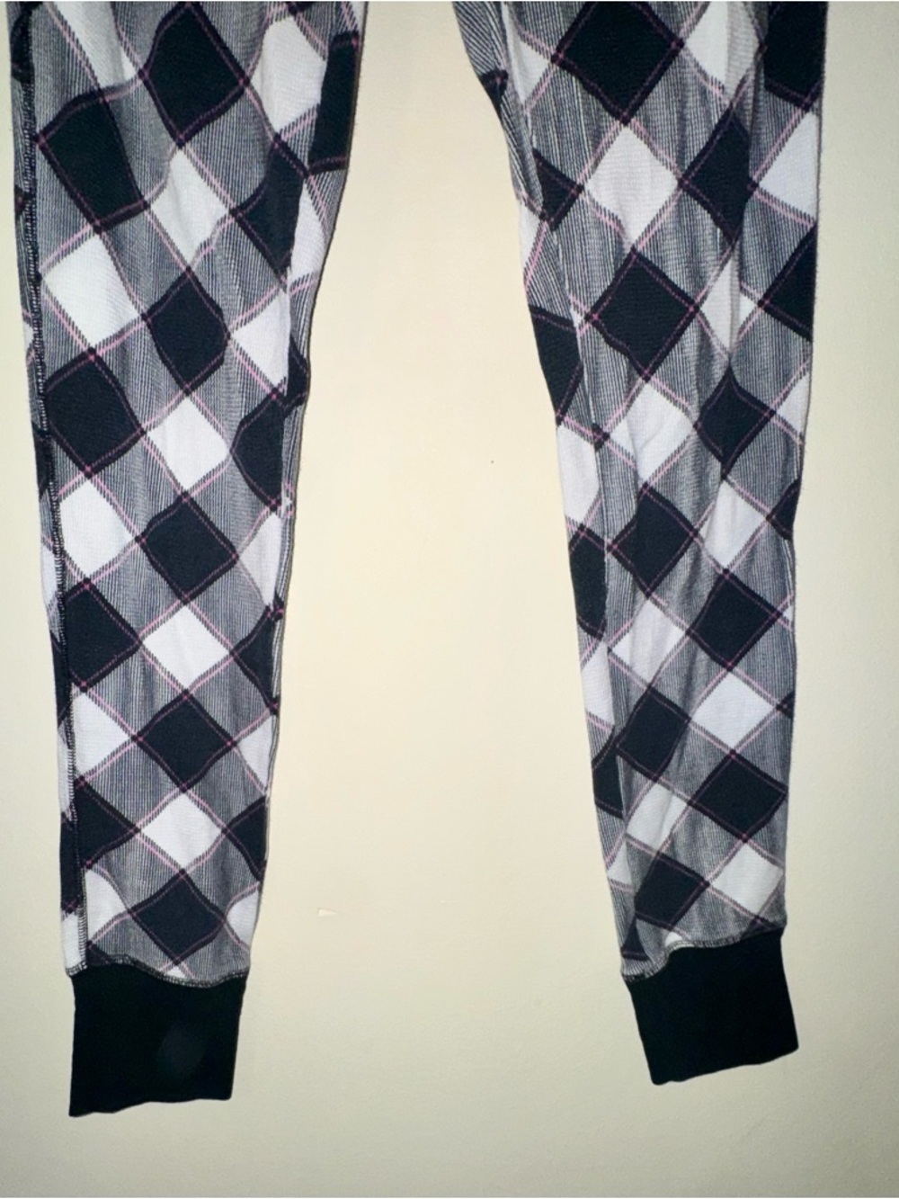 Victoria's Secret Black/White Plaid Long-Sleeve Pajama Set - Picture 10 of 16